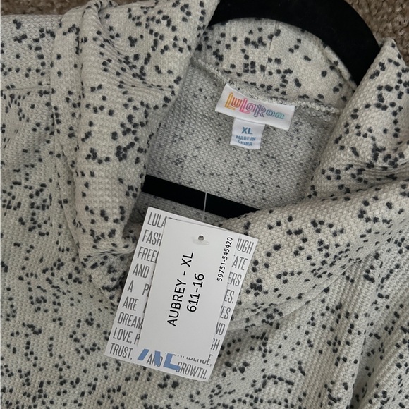 LuLaRoe Speckled Aubrey Top - Picture 2 of 6